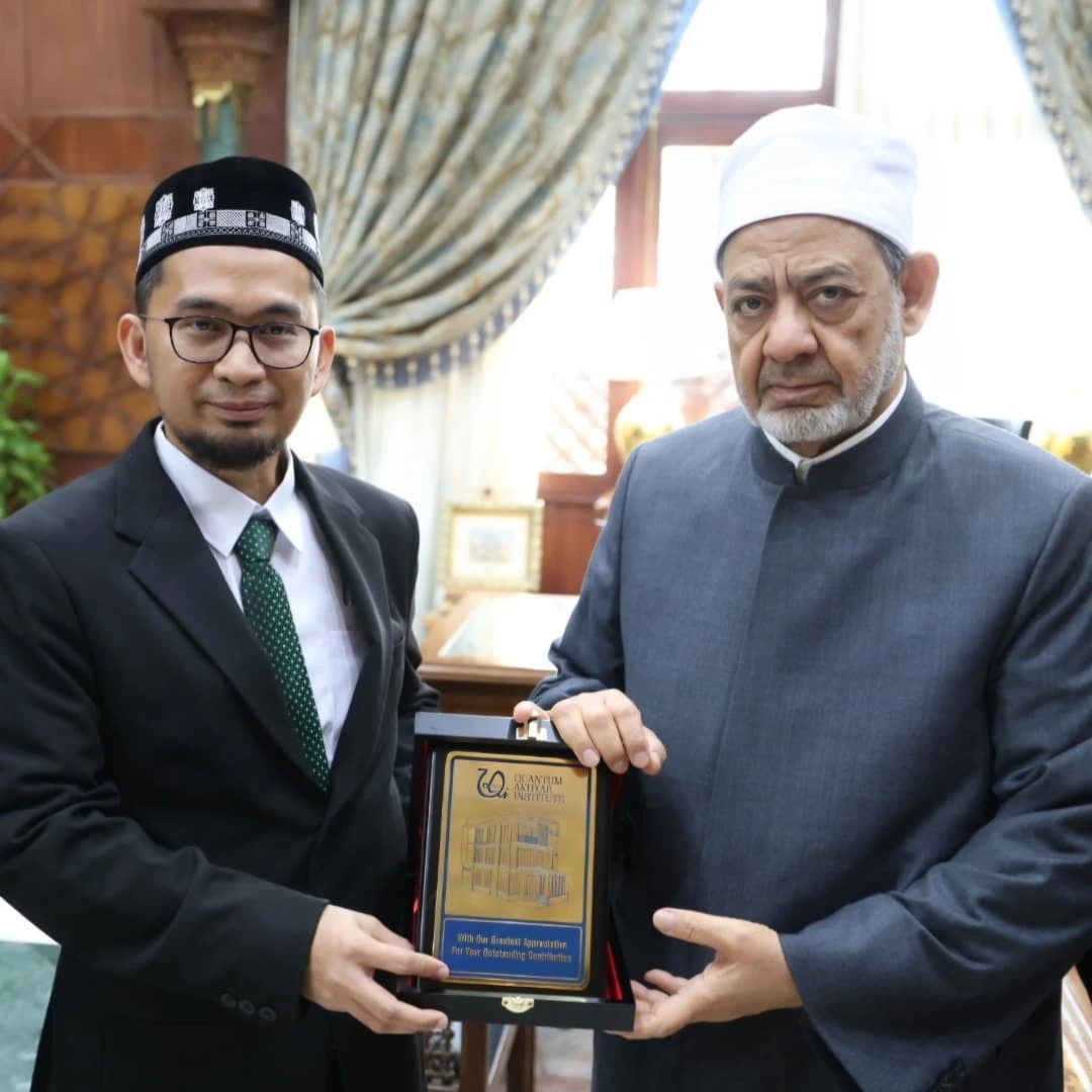 UAH Bertemu Grand Syaikh Al-Azhar, Bahas Dukungan untuk Palestina