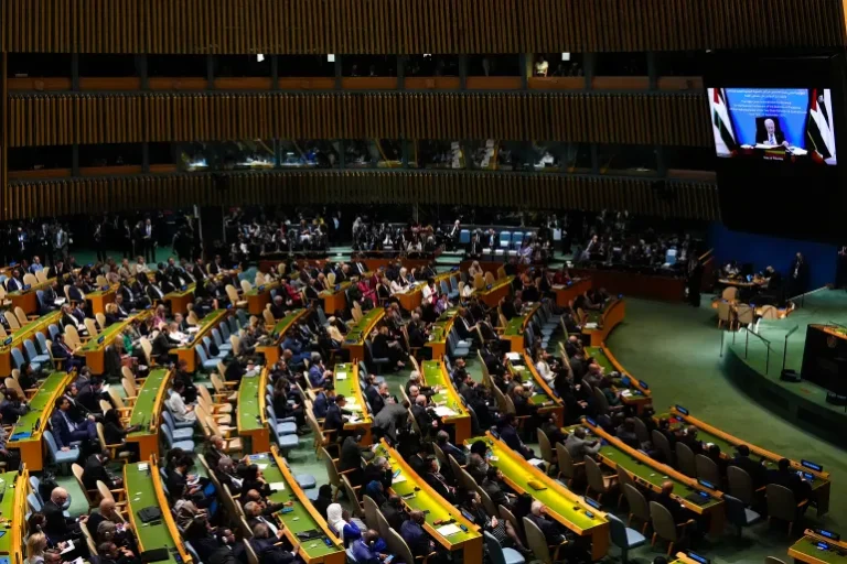 Survey Reveals: 63% of Israelis Worried, Netanyahu's Coalition Threatened with Loss of Majority